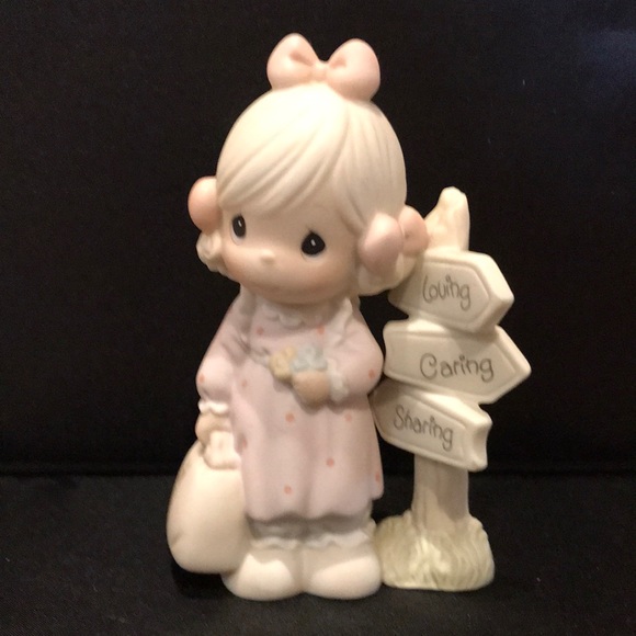 PRECIOUS MOMENTS "LOVING, CARING, AND SHARING ALONG THE WAY." 1992 Limited C0013 - Picture 1 of 4